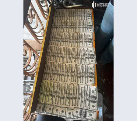 Медикиня вимагала $12000 за операцію: затримання на Дніпровщині 12