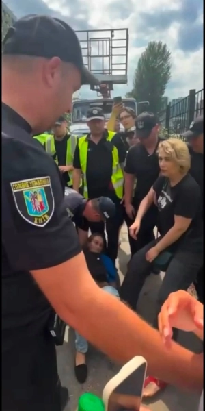 Конфлікт у Києві: тепломережа проти парку. Подробиці 7 Конфлікт у Києві: тепломережа проти парку. Подробиці 5