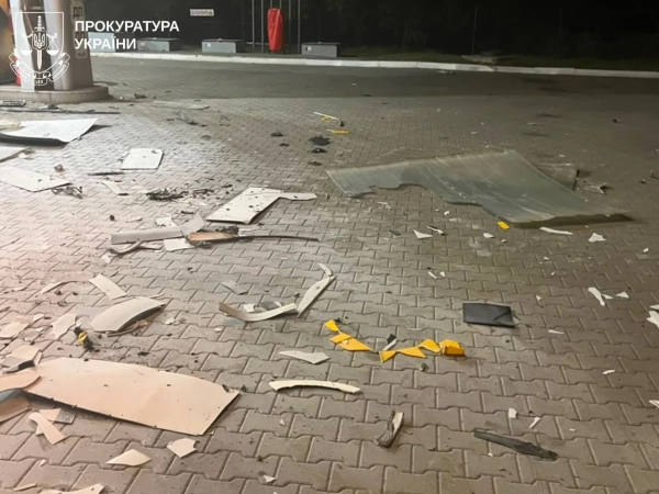 Харків: росіяни дроном атакували АЗС 7 Харків: росіяни дроном атакували АЗС 5