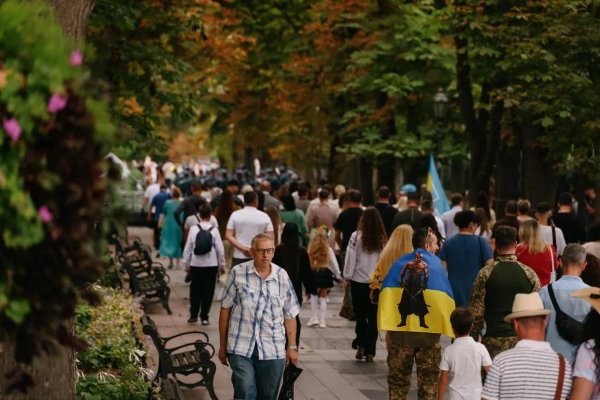 Дюка вдягли у вишиванку: Одеса святкує перше з часів вторгнення 15 Дюка вдягли у вишиванку: Одеса святкує перше з часів вторгнення 13