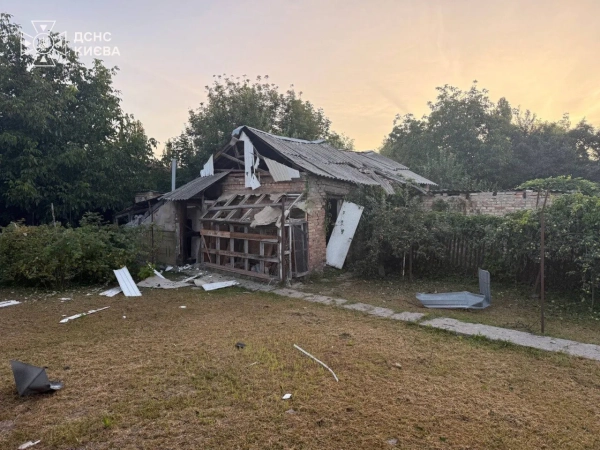 Атака на Київ: пошкоджено житлові будинки, горить дев'ятиповерхівка 7