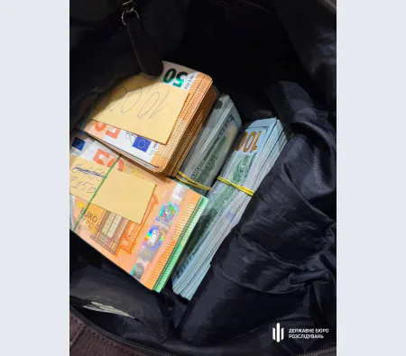 Медикиня вимагала $12000 за операцію: затримання на Дніпровщині 8
