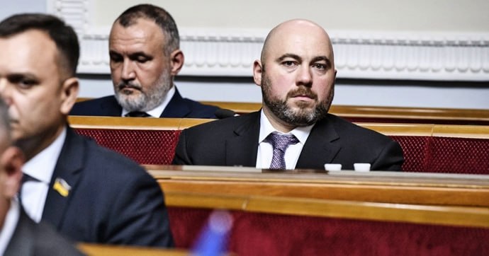 «ФОРЕСТ ГАМП»: МІЛЬЙОНИ, БАНК І ВЕРТИКАЛЬ ВЛАДИ 6 «ФОРЕСТ ГАМП»: МІЛЬЙОНИ, БАНК І ВЕРТИКАЛЬ ВЛАДИ 6