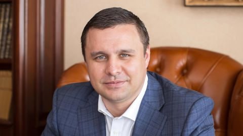 «ФОРЕСТ ГАМП»: МІЛЬЙОНИ, БАНК І ВЕРТИКАЛЬ ВЛАДИ 5 «ФОРЕСТ ГАМП»: МІЛЬЙОНИ, БАНК І ВЕРТИКАЛЬ ВЛАДИ 5