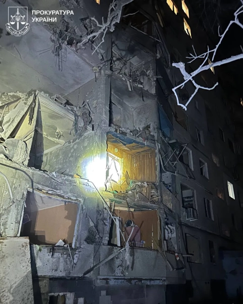 Харків: понад 30 постраждалих від удару по дев'ятиповерхівці 22 Харків: понад 30 постраждалих від удару по дев'ятиповерхівці 20