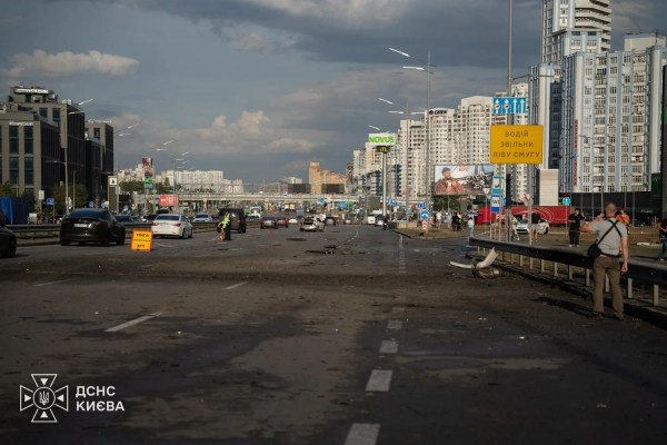 Обстріл Києва: 6 поранених, пожежа у багатоповерхівці 9