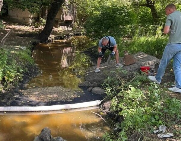 На Київщині річка забруднена після атаки дронів