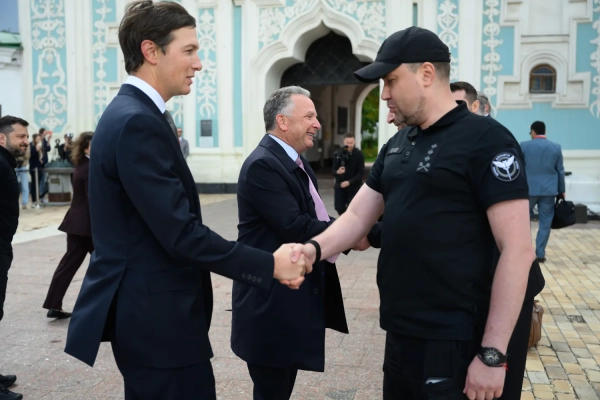 Зеленський та Трамп: деталі переговорів у Києві 36 Зеленський та Трамп: деталі переговорів у Києві 34