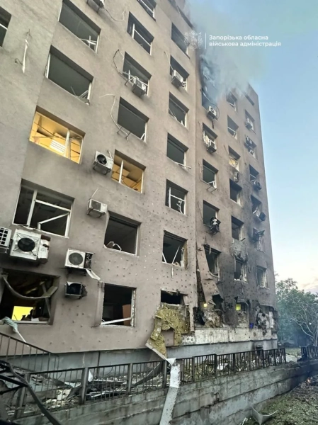 Ранкова атака на Запоріжжя: ворог вдарив по лікарнях, є жертви 5 Ранкова атака на Запоріжжя: ворог вдарив по лікарнях, є жертви 3