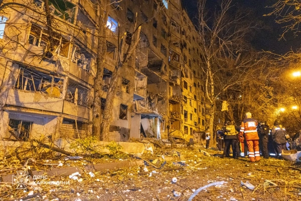 Харків: понад 30 постраждалих від удару по дев’ятиповерхівці