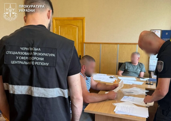 ТЦК: підозри військовим за побиття та заламування руки