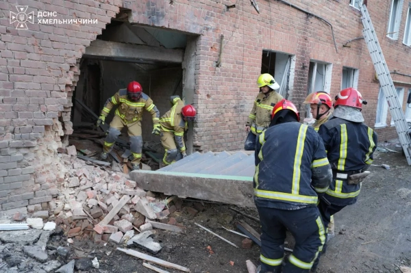 Хмельницький: завершено розбір завалів після атаки дронів 9