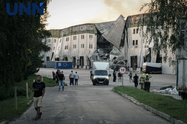 Російський дрон вдарив по складу "Еко-маркету" на Київщині 20 Російський дрон вдарив по складу "Еко-маркету" на Київщині 18