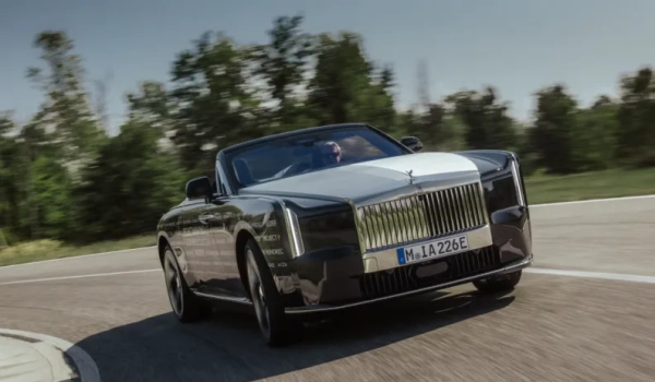 Rolls-Royce тестує електрокар: $10 млн інвестицій на 350 тижнів 4 Rolls-Royce тестує електрокар: $10 млн інвестицій на 350 тижнів 2