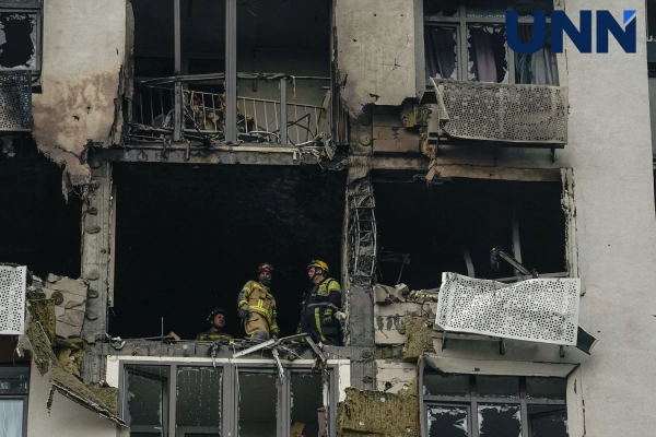 Наслідки атаки БПЛА на житловий будинок у Києві: фото 13