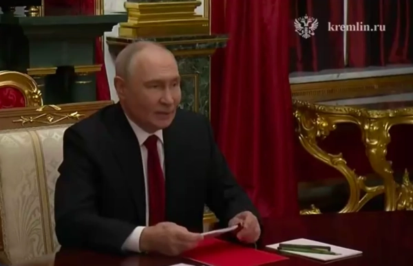 Путін веде переговори з Трампом у Кремлі
