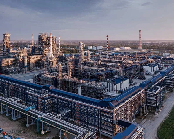 Атака дронів на НПЗ у Москві: зупинено роботу