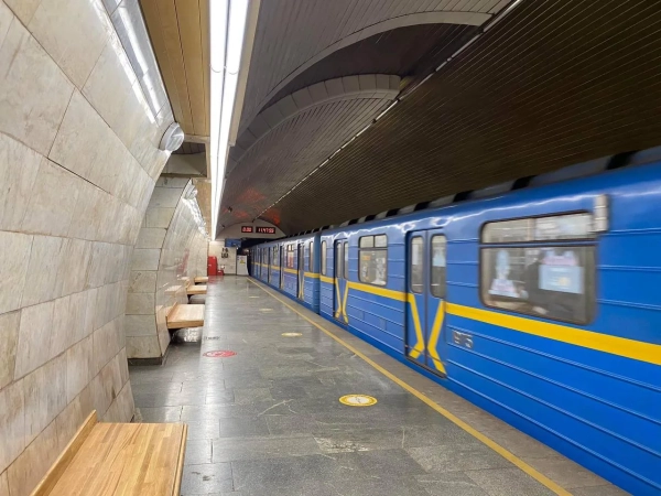 Тестування руху поїздів наземною ділянкою метро Києва