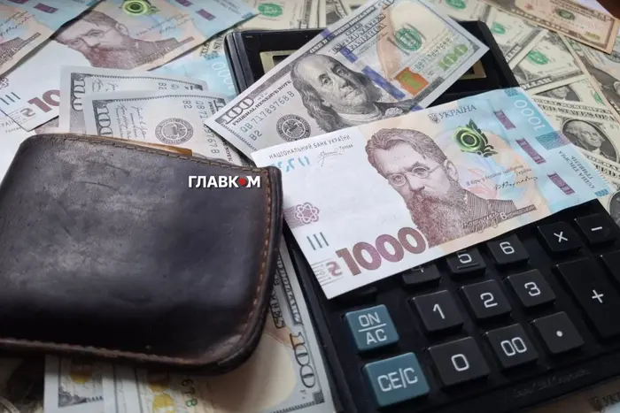 Зарплата українців у липні знизилася: нові дані Держстату