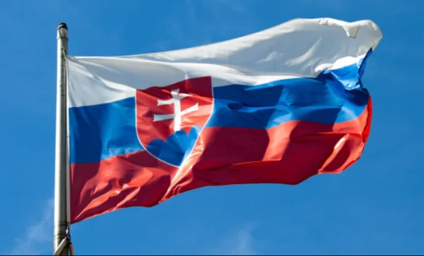 Словаччина викличе посла РФ через удар біля посольства