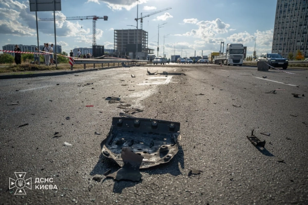 Обстріл Києва: 6 поранених, пожежа у багатоповерхівці 12