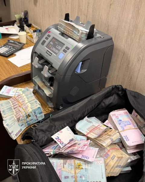 Збитки на 23 млрд: викрито конвертцентр – Офіс Генпрокурора 20 Збитки на 23 млрд: викрито конвертцентр – Офіс Генпрокурора 18