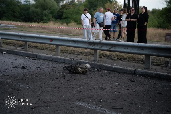 Обстріл Києва: 6 поранених, пожежа у багатоповерхівці 10