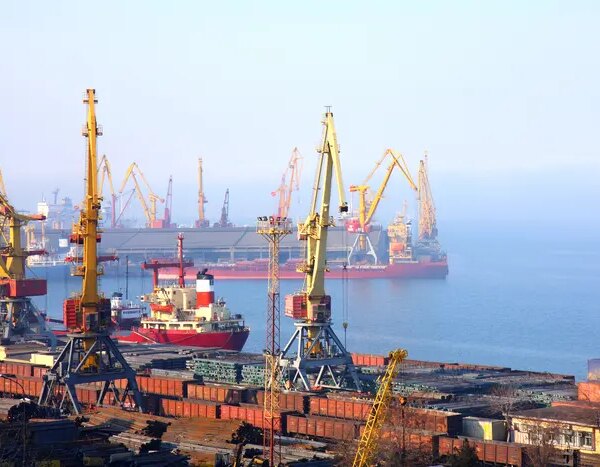 Блокада портів: аграрії та металурги просять Корецького про допомогу