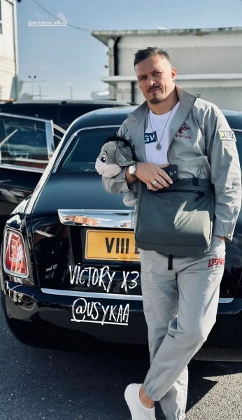 Усик у Лондоні: "Де мій Bentley?" - звернення до промоутера 6 Усик у Лондоні: "Де мій Bentley?" - звернення до промоутера 4